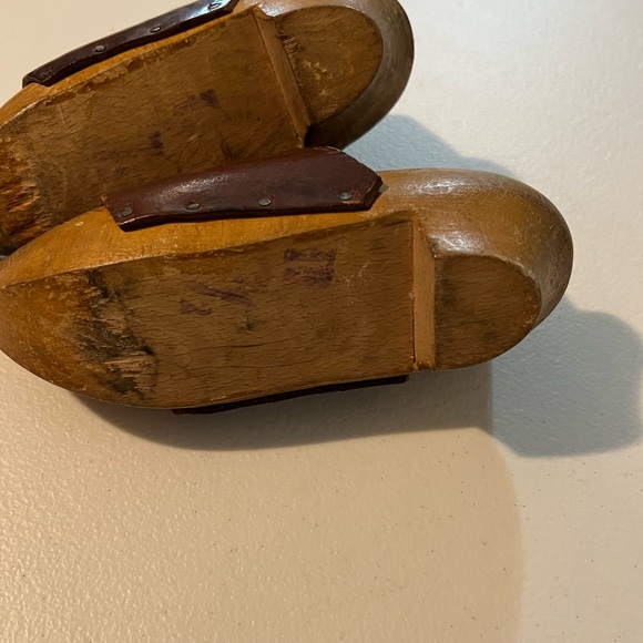 Antique hand-carved child size ‘sabots’ - Picture 6 of 9